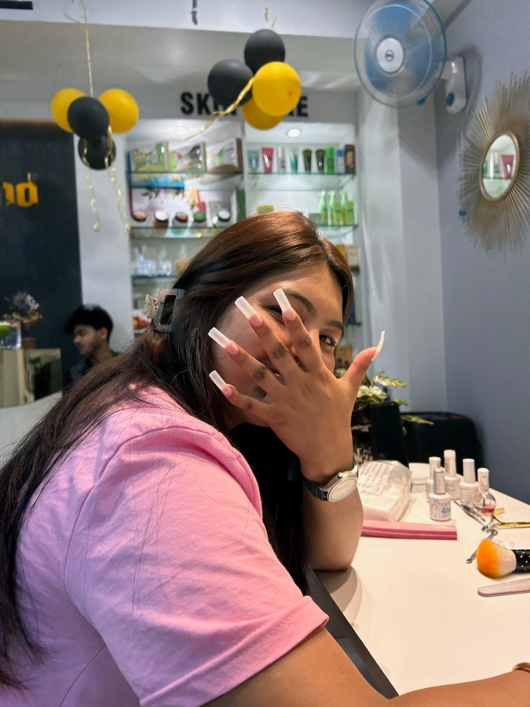 Prettiest smile & cute little quirks 💅🥰